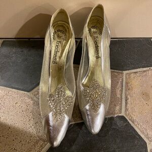 Vintage Friedman’s Silver Leather Mesh Beaded Heels Size 10AA